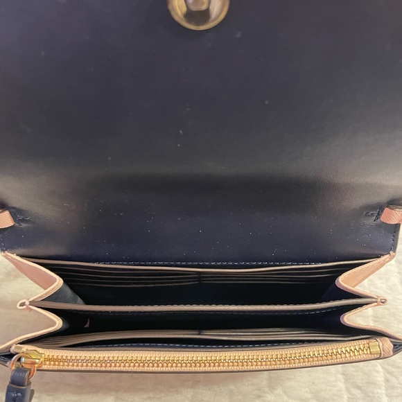 Tory Burch Crossbody Bag
Pink Leather - Picture 5 of 8